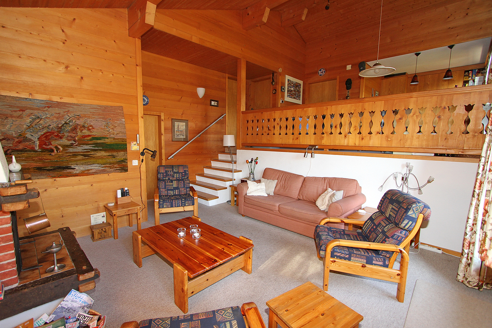 Lichte en ruime woonkamer met uitzicht